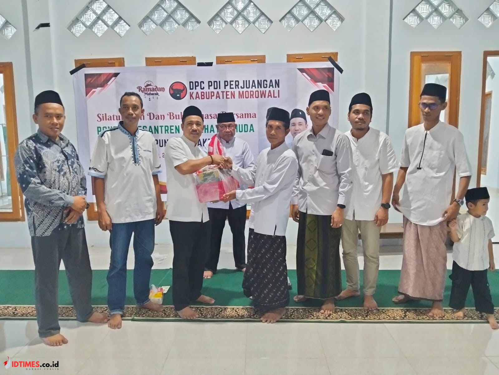 Kunjungan Silaturahmi dan Buka Puasa Bersama PDIP Morowali di Ponpes Raudhatul Huda Desa Puntari Makmur