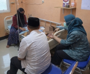 Bupati dan Ketua TP-PKK Buol Kunjungi Bayi Stunting di RSUD Mokoyurli
