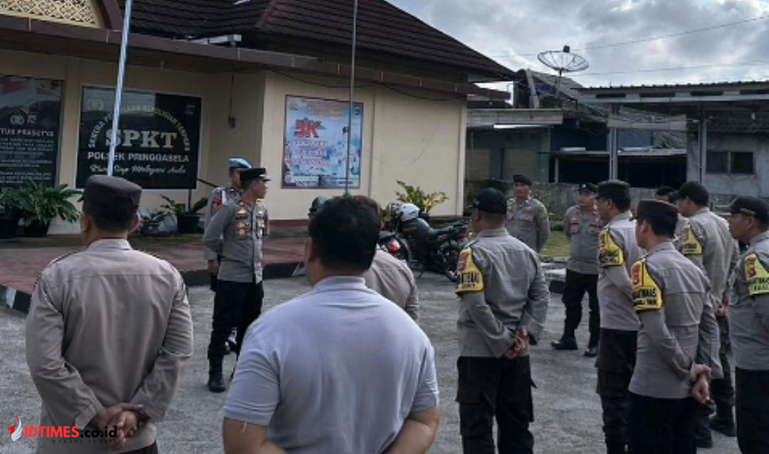 Pimpin Apel Pagi, Kapolsek Peringgasela Tekankan Bhabinkamtibmas Aktif Kunjungi Desa Binaan untuk Cegah Penyakit Masyarakat