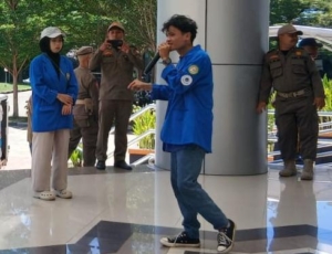 Desak Ketua Yayasan Evaluasi Kinerja Rektor! Mahasiswa UGR Kecewa dan Demo Kampus Besok
