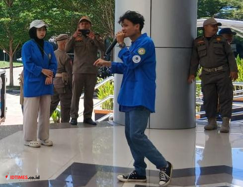 Desak Ketua Yayasan Evaluasi Kinerja Rektor! Mahasiswa UGR Kecewa dan Demo Kampus Besok