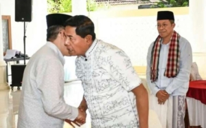 Halal Bihalal di Pendopo, Bupati dan Wakil Bupati Lombok Timur Tebar Senyuman Sambut Hari Raya Kurban, Sekda Mengikuti di Belakang!