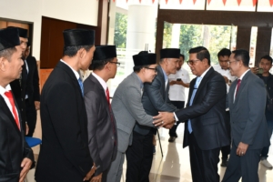 Bupati Lombok Timur Haerul Warsin Dinilai Doyan Menunjuk PLT, Profesionalisme atau Pertimbangan Politik?