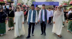Bupati-Wakil Bupati Lombok Timur Pimpin Pawai 1.000 Dulang Sambut 1 Muharram 1448 H, Lautan Manusia Padati Selong