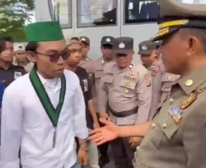 Gubernur Sulteng Anwar Hafid Klarifikasi Momen Jabat Tangan yang Viral