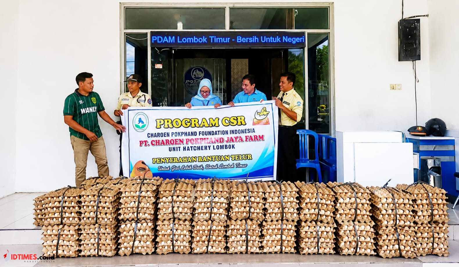 PDAM Lombok Timur Terima Bantuan CSR Ribuan Butir Telur untuk Dukung Peningkatan Gizi
