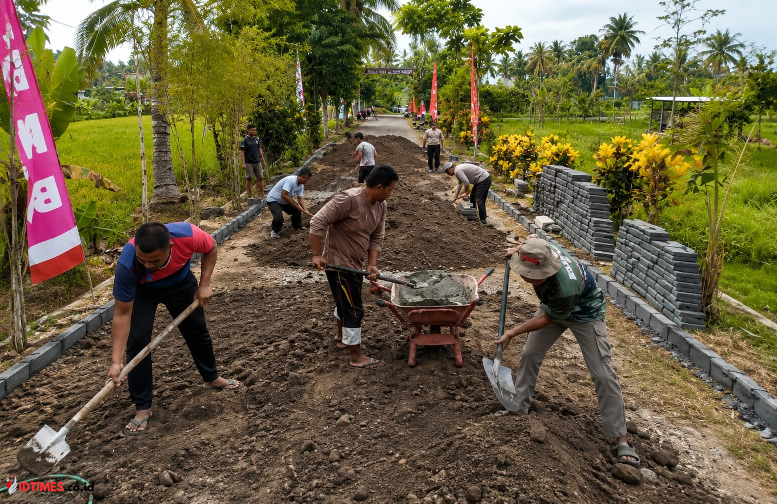 Brimob Kompi 3 Yon B Lombok Timur Gotong Royong Perbaiki Jalan