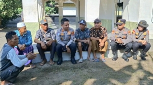 Kapolres Lombok Timur Sambangi Warga Gubuk Bagek Ndep Desa Waringin 
