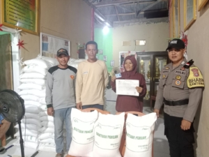 Warga Desa Mangubi Terima Bantuan Beras 30 Kg di Tengah Kemarau Panjang