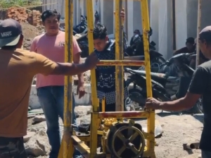 Perluas Cakupan Pelayanan, Direktur PDAM Lombok Timur Turun Tinjau Lokasi Permohonan Sambungan