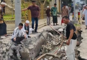 Respon Cepat! Direktur PDAM Lotim Sopyan Hakim Turun Kroscek Pipa Rusak Akibat Galian Jalan Provinsi